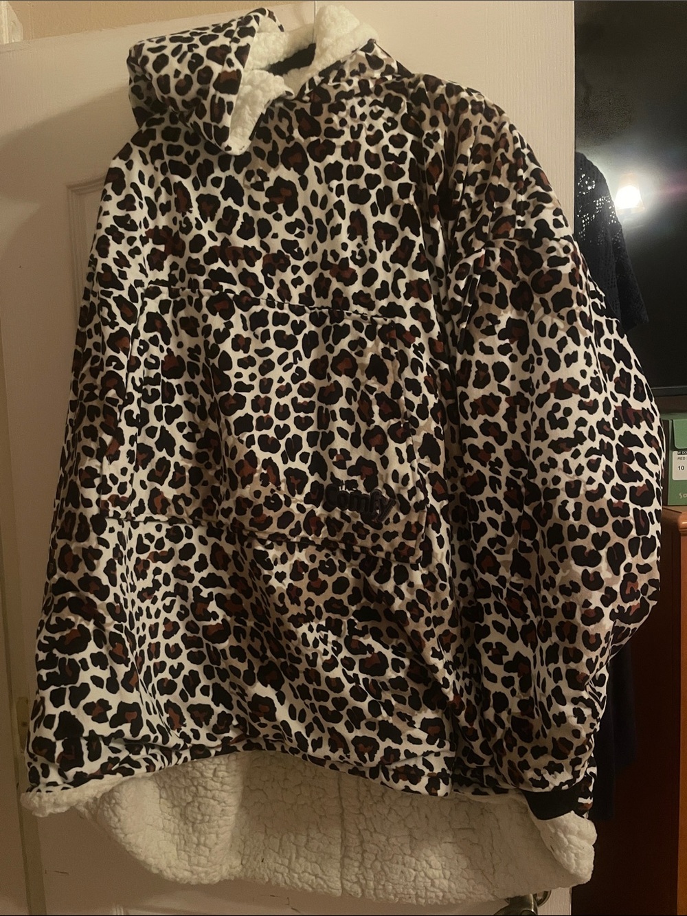 MyComfy Teenage Girl Leopard Print Sherpa-Lined Oversized lounge hoodie
